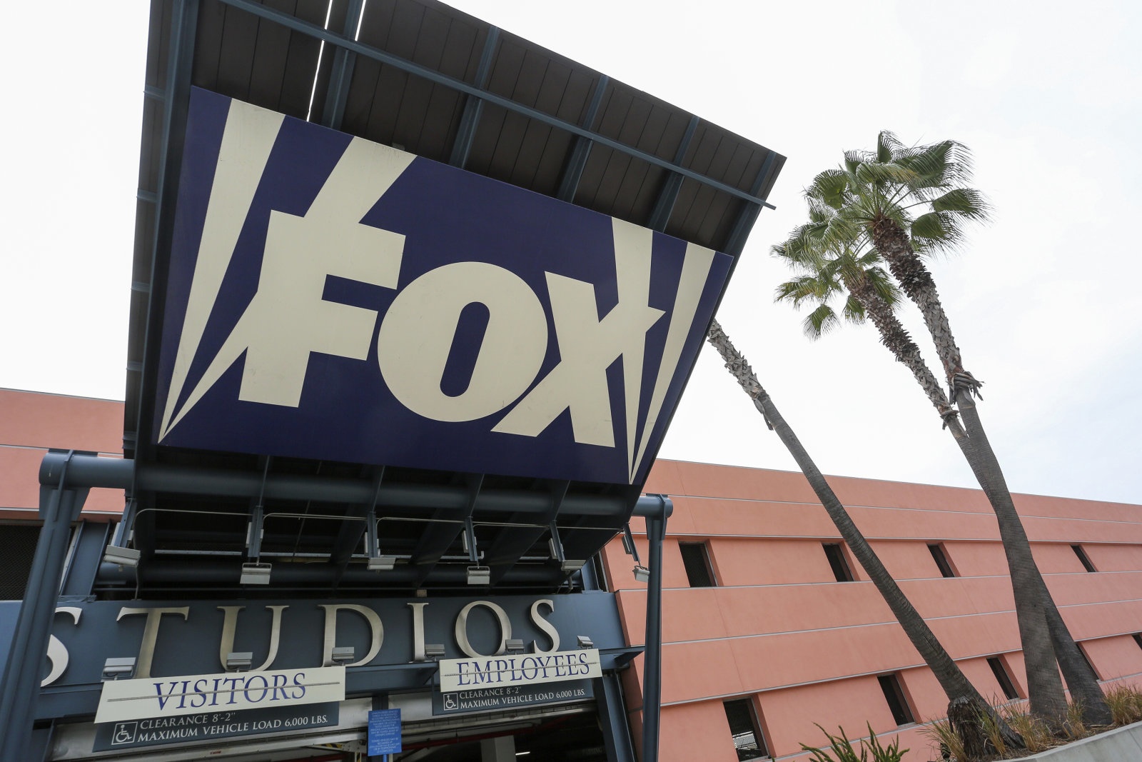 21st Century Fox held talks to sell most of its assets to Disney