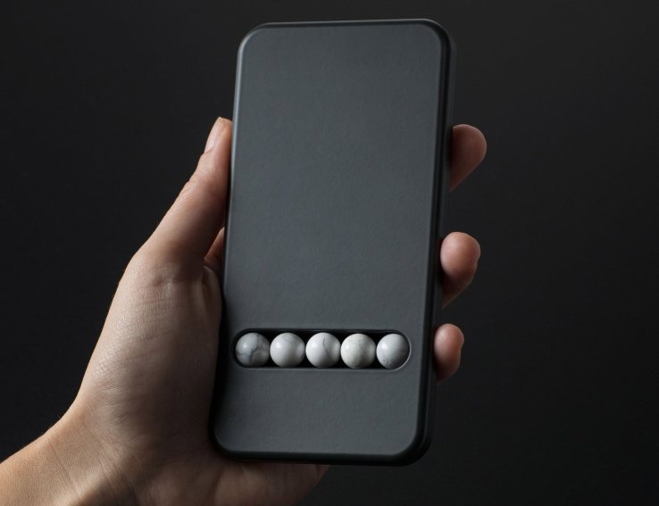 ‘Substitute Phone’ artfully satisfies your compulsion to swipe and scroll