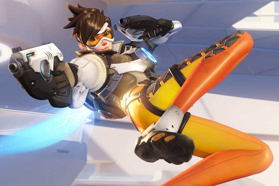 Watch Tracer shoot lasers from her eyes in footage of old Overwatch play tests